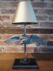 Jane Walton Antique Dealer - eagle lamp - Lampe À Poser