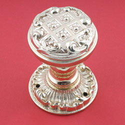 Brassart - louis xv decorative door knob on latchplate. - Bouton De Porte