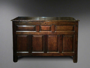 COUNTRY ANTIQUES -  - Chest