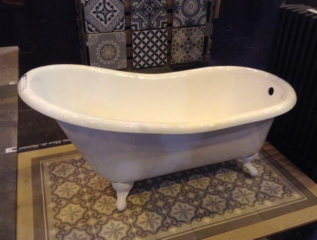 Antiek-Bouw - Freestanding bathtub with feet-Antiek-Bouw